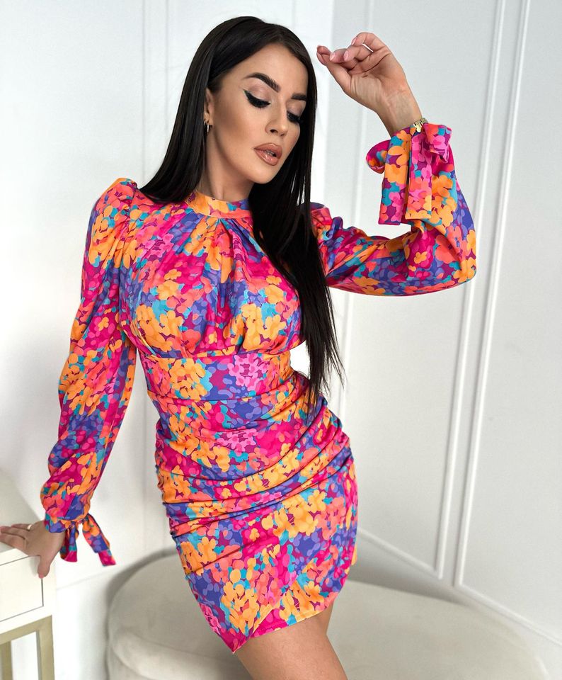 dopasowana-sukienka-z-bufiastymi-rekawami-wielokolorowa (1)