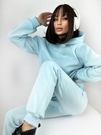 Stylowy komplet dresowy w kolorze błękitnym