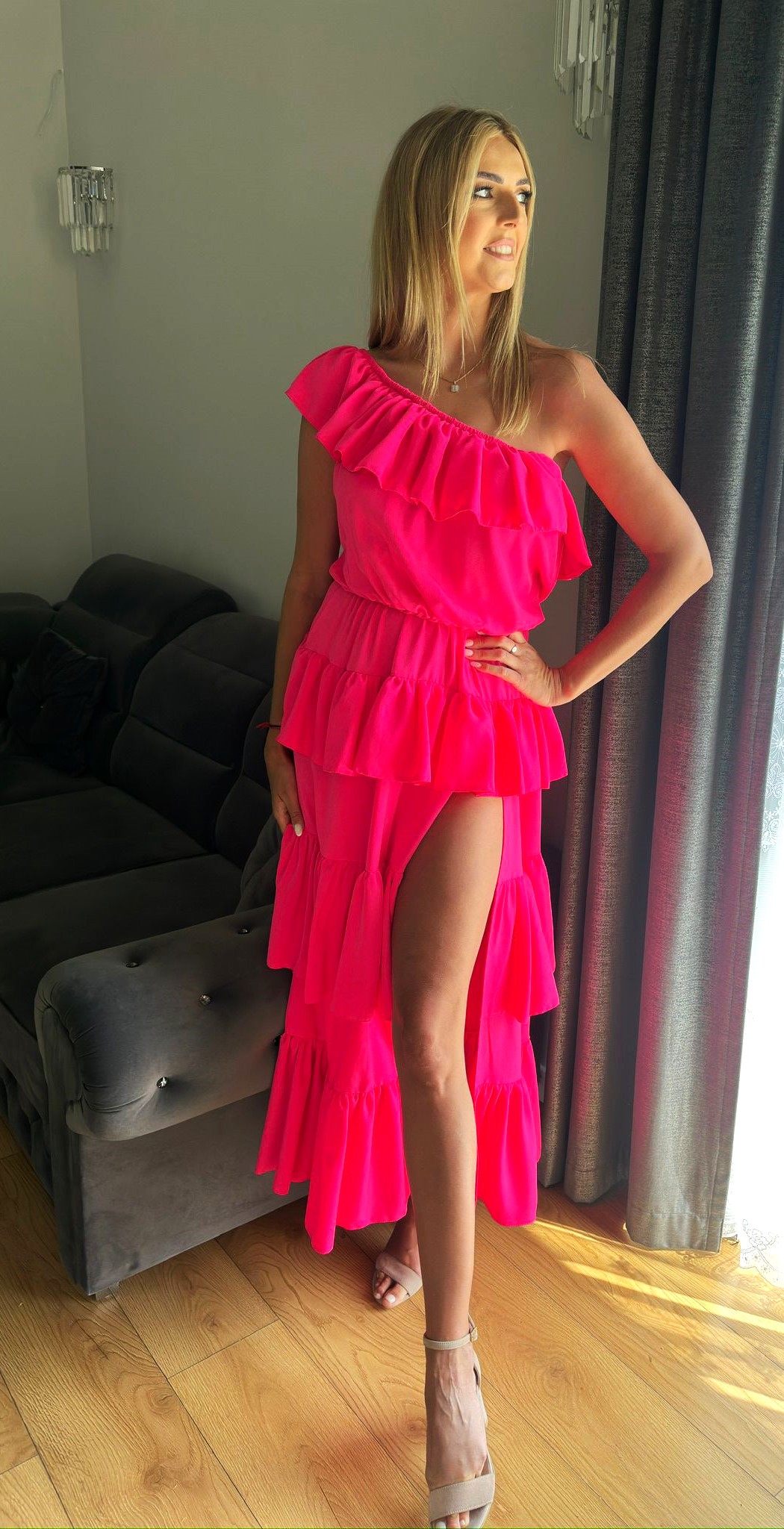 2a602d06-eb93-480c-9cda-505fc99465ac Długa Sukienka Hiszpanka z Falbankami i Rozcięciem w Kolorze Fuksji